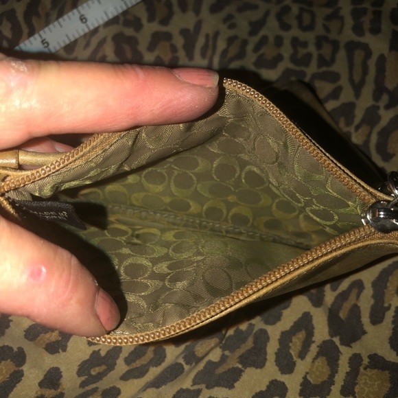 Vintage Coach tan genuine leather wristlet - Picture 3 of 5